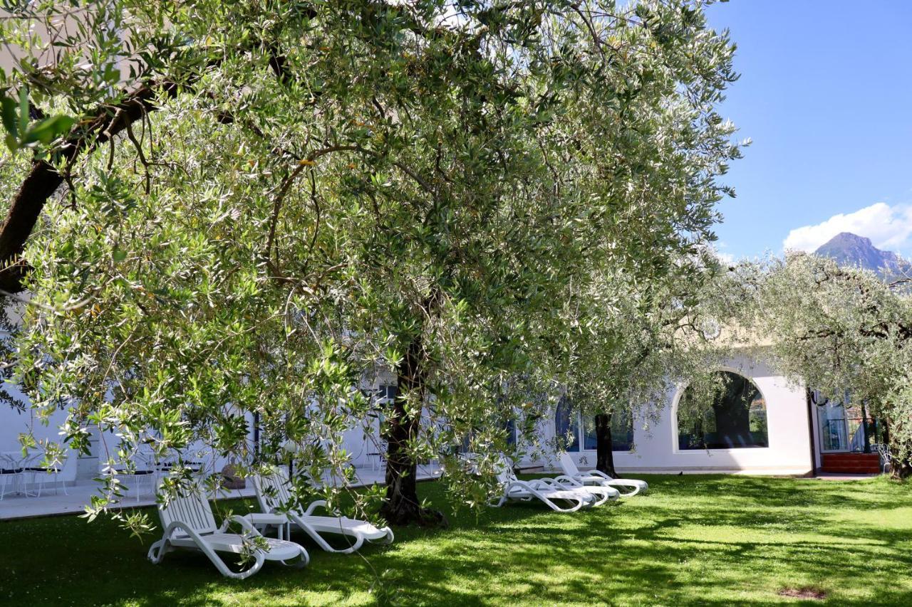 Aparthotel Englovacanze Riva del Garda Esterno foto