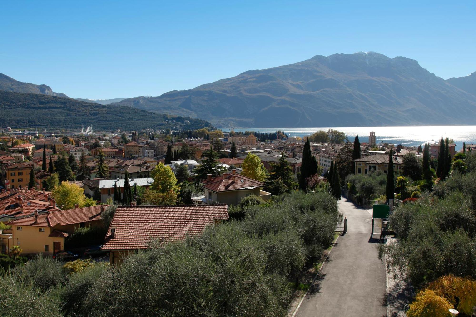 Aparthotel Englovacanze Riva del Garda Esterno foto