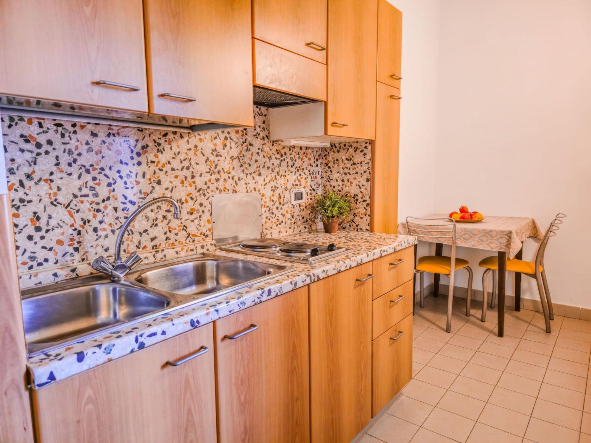 Aparthotel Englovacanze Riva del Garda Esterno foto
