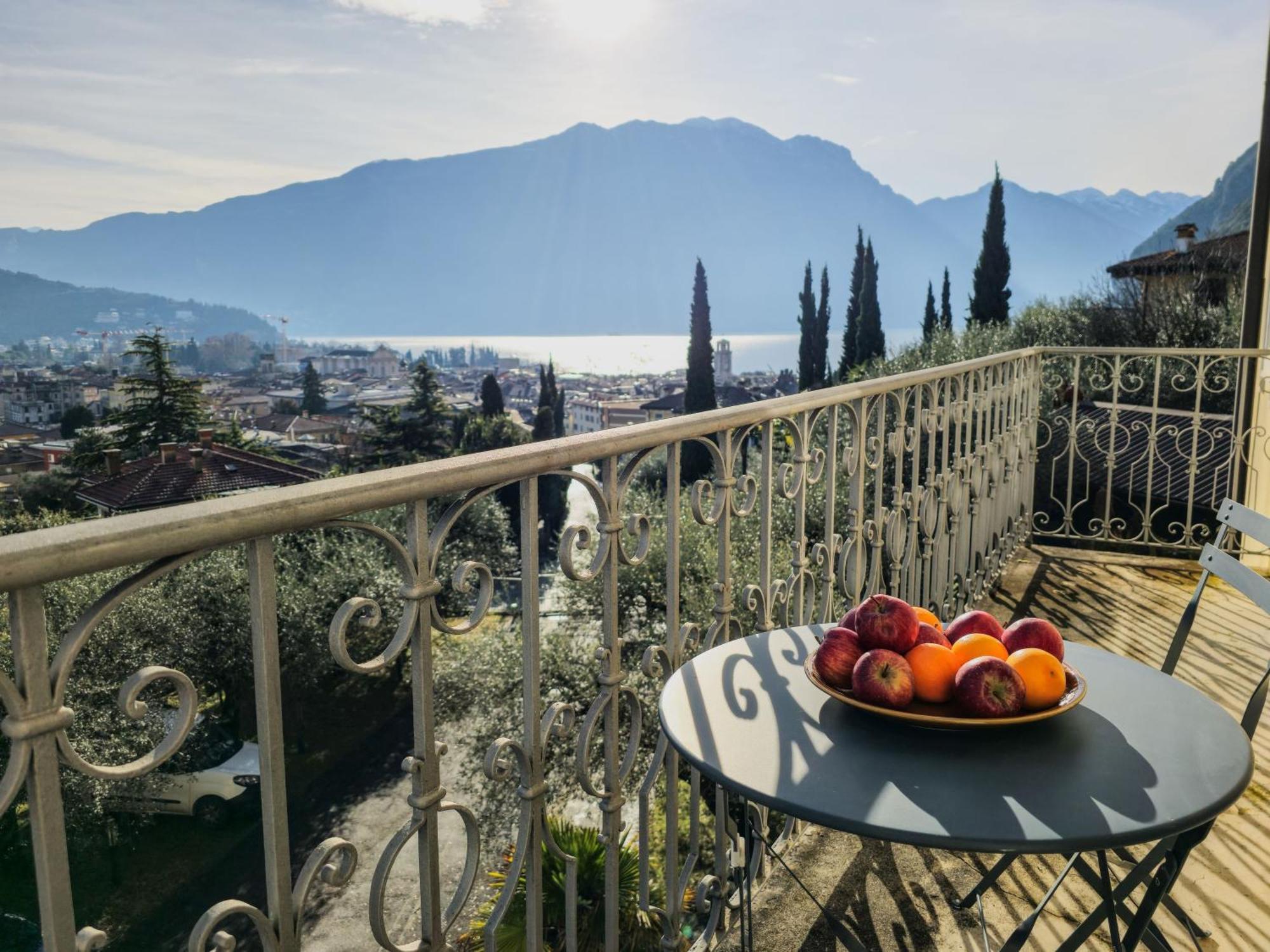Aparthotel Englovacanze Riva del Garda Esterno foto
