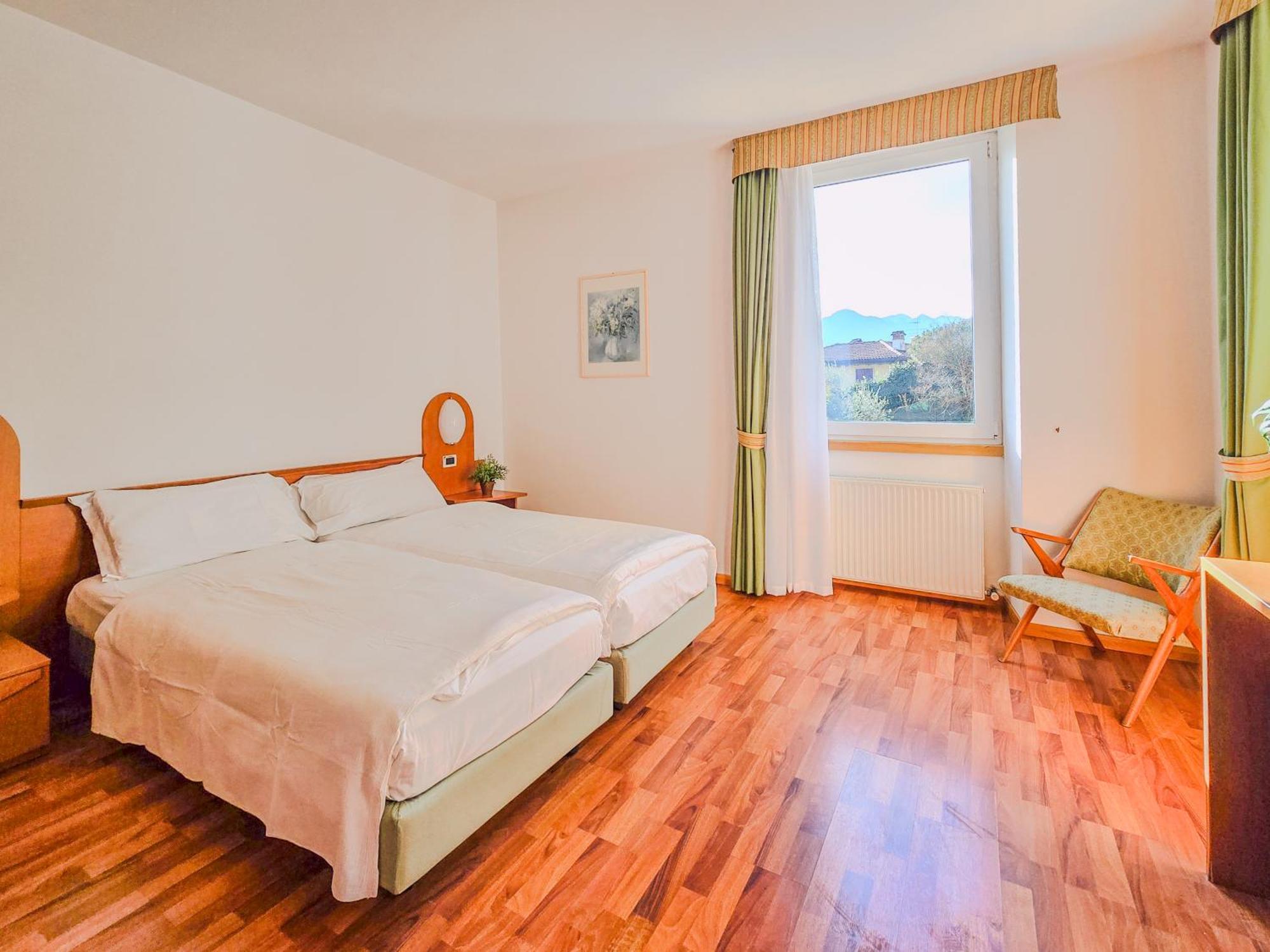 Aparthotel Englovacanze Riva del Garda Esterno foto