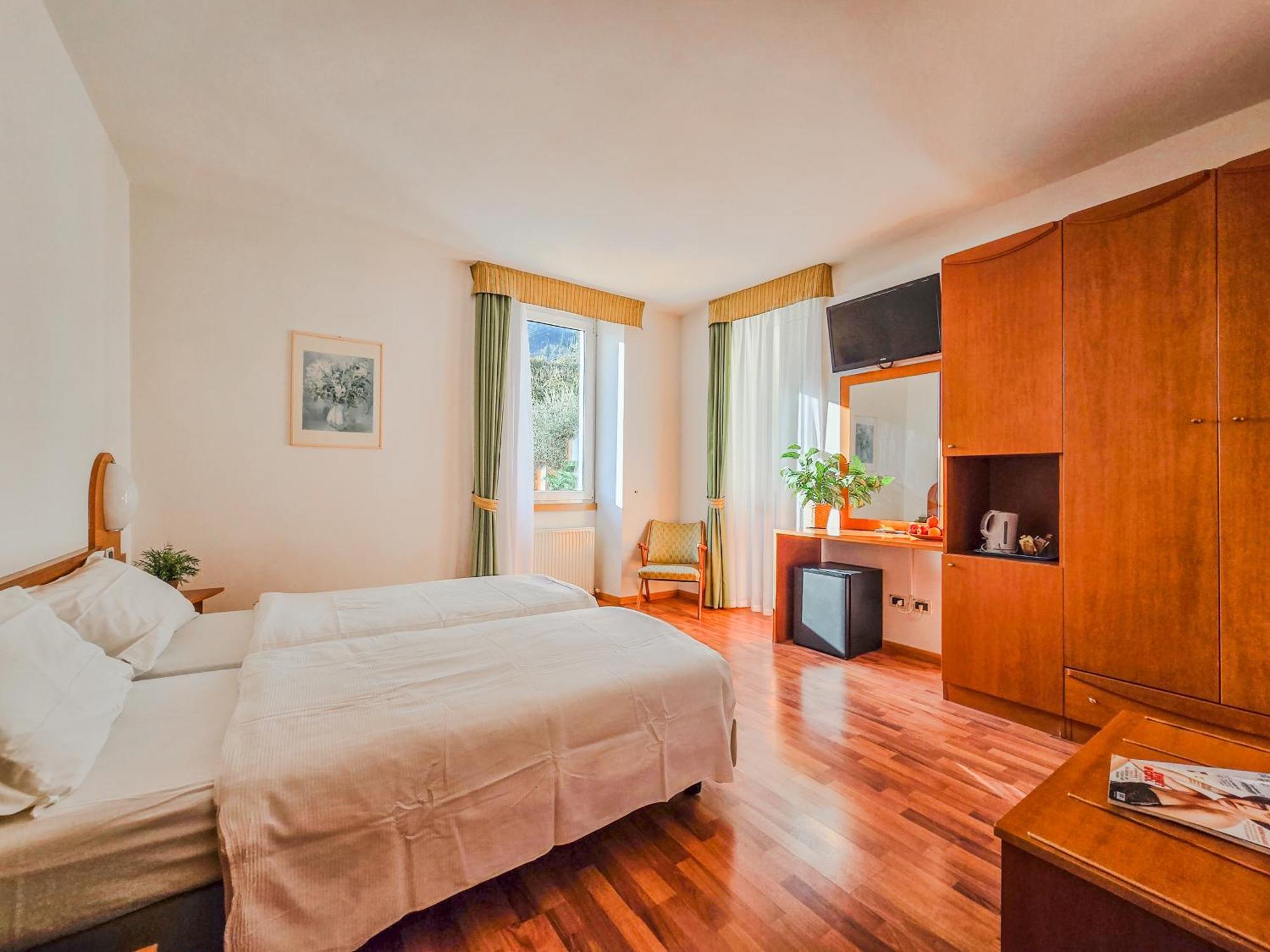 Aparthotel Englovacanze Riva del Garda Esterno foto