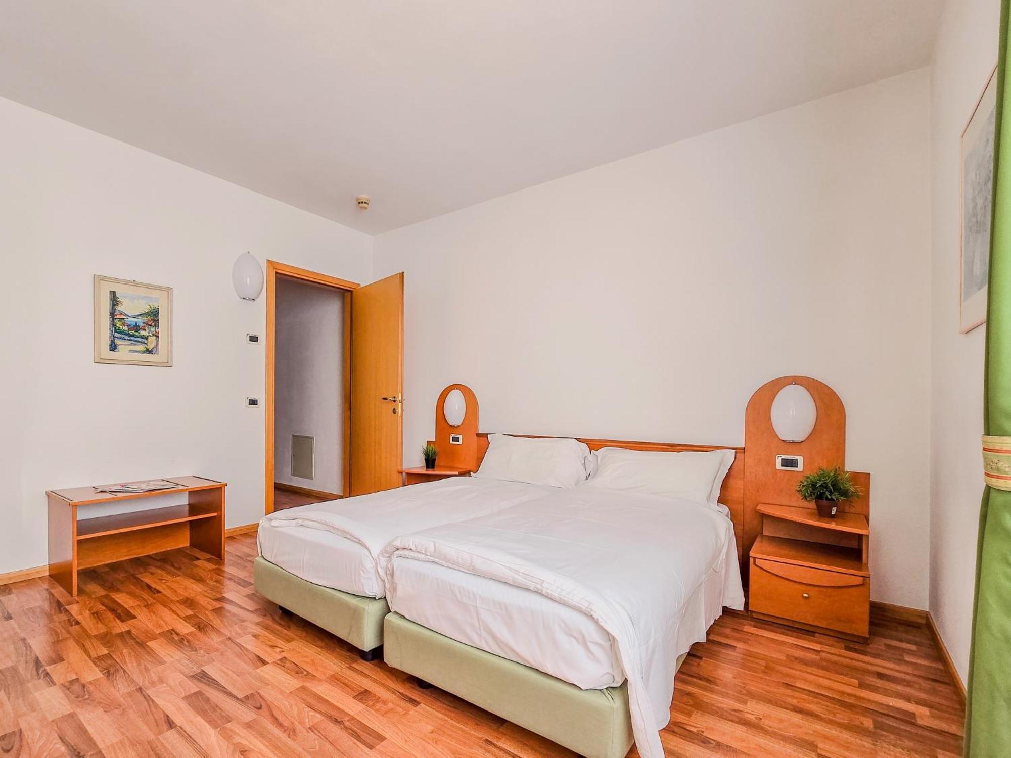 Aparthotel Englovacanze Riva del Garda Esterno foto