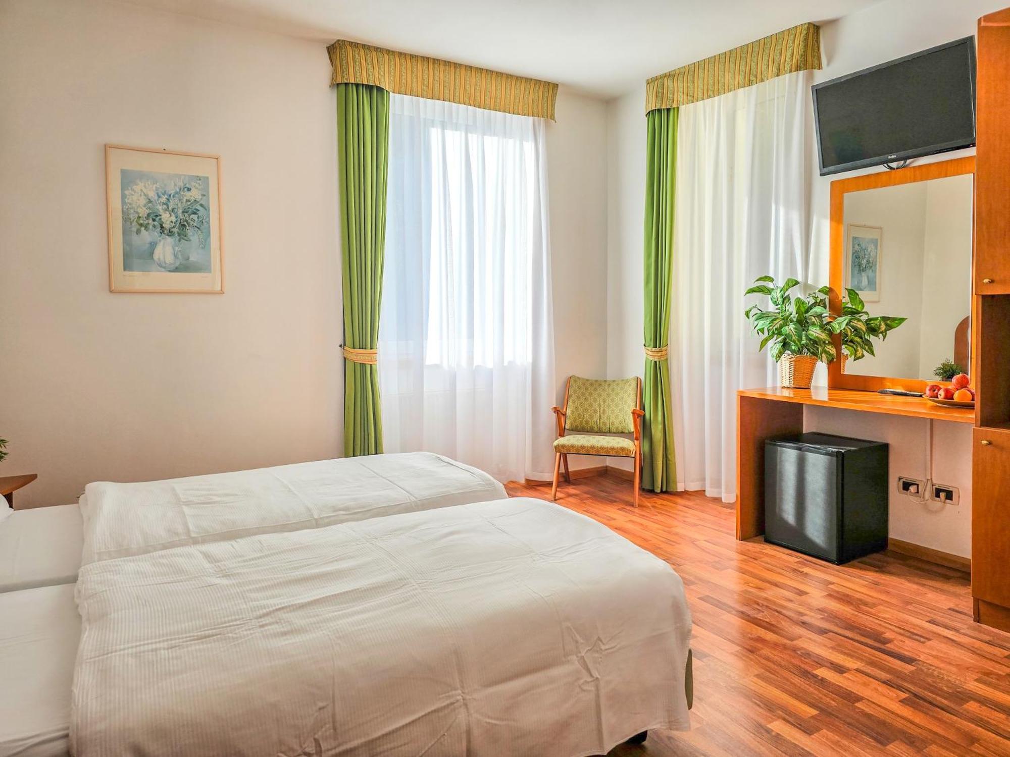 Aparthotel Englovacanze Riva del Garda Esterno foto