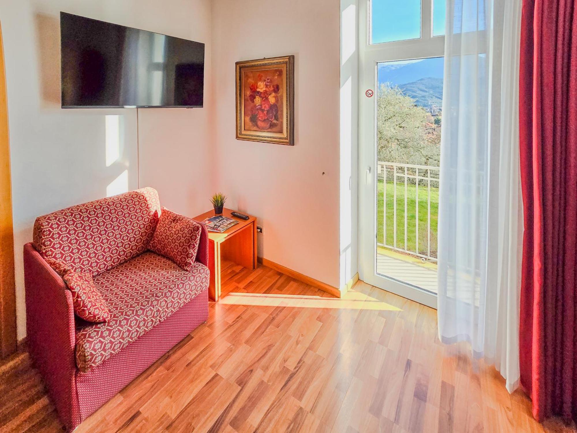 Aparthotel Englovacanze Riva del Garda Esterno foto