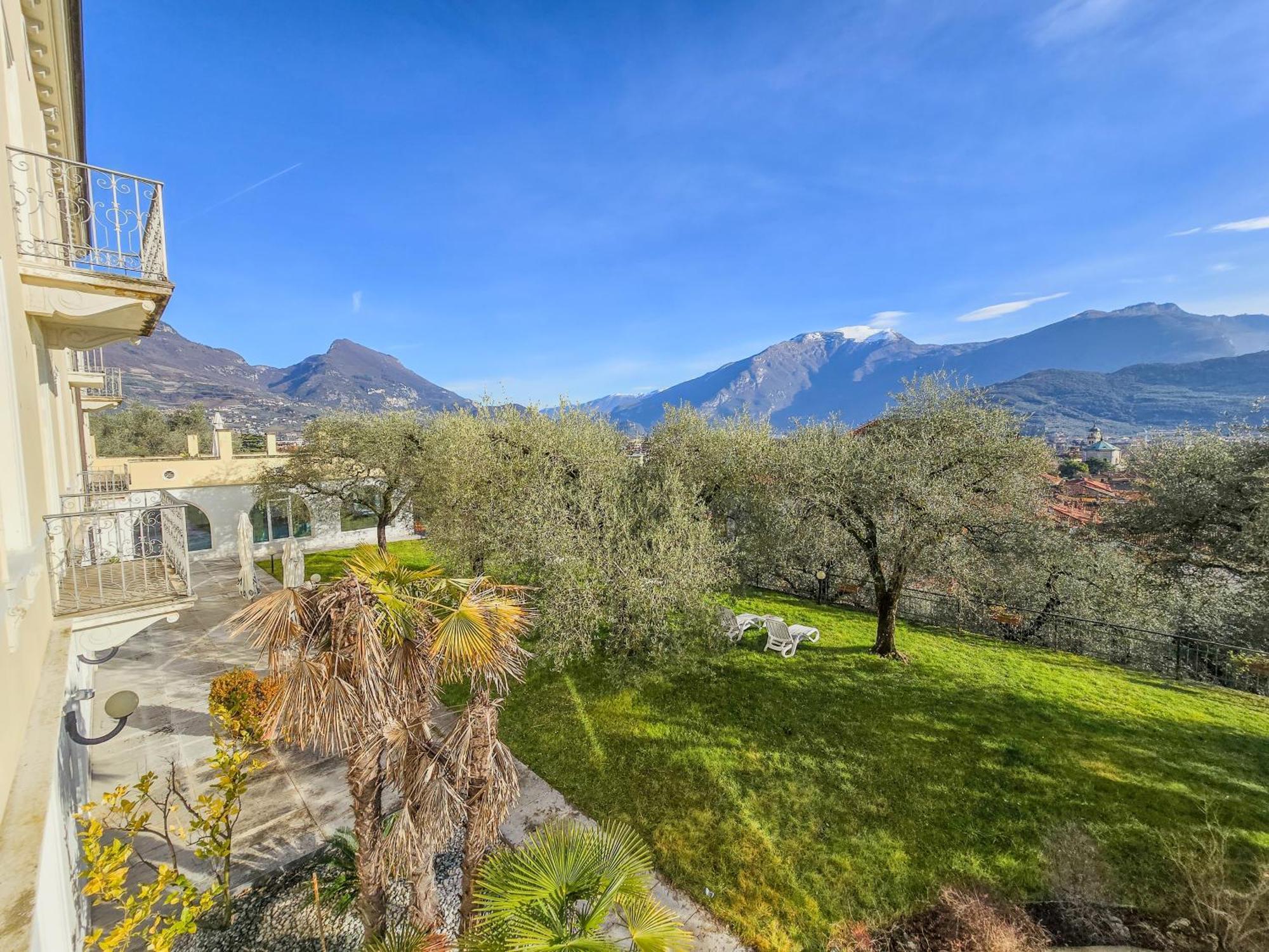 Aparthotel Englovacanze Riva del Garda Esterno foto