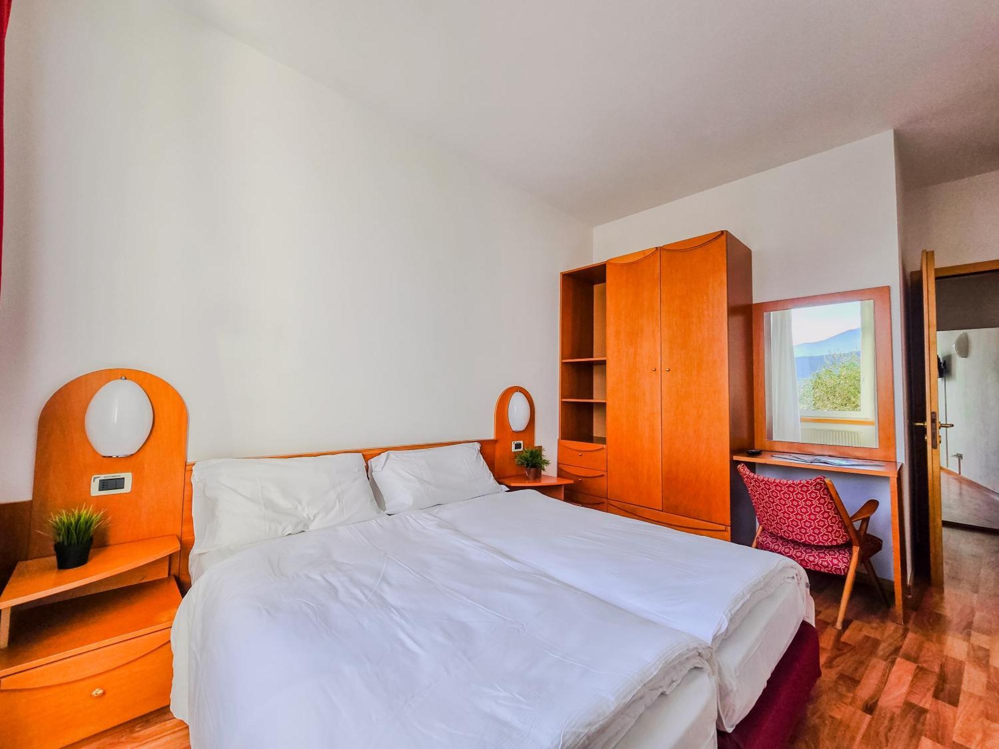 Aparthotel Englovacanze Riva del Garda Esterno foto