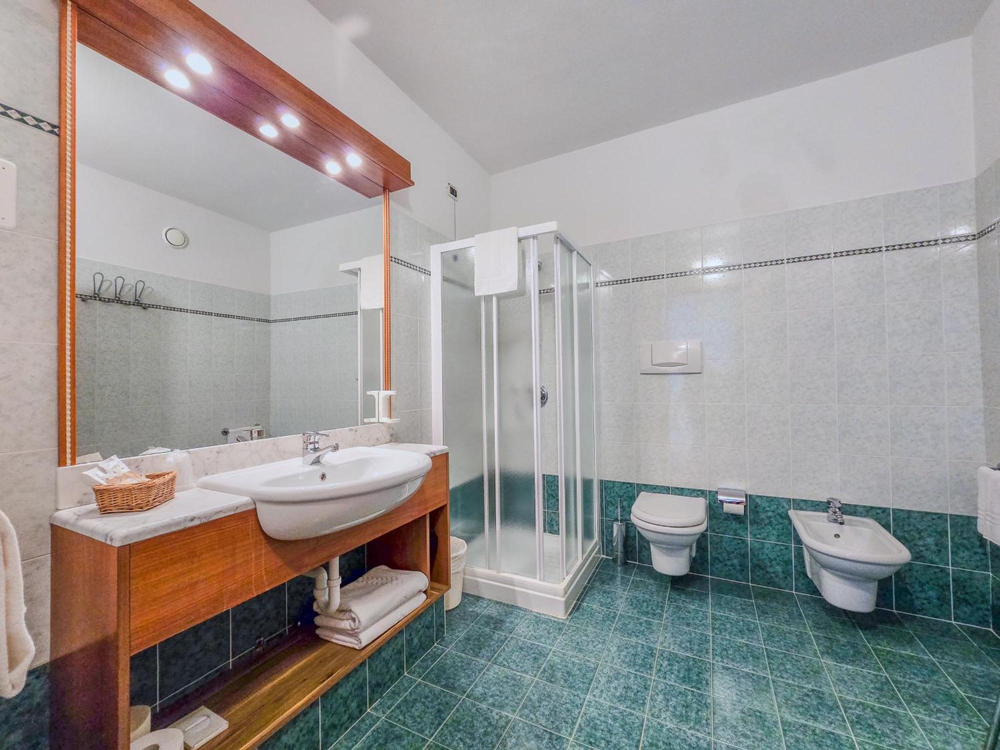 Aparthotel Englovacanze Riva del Garda Esterno foto