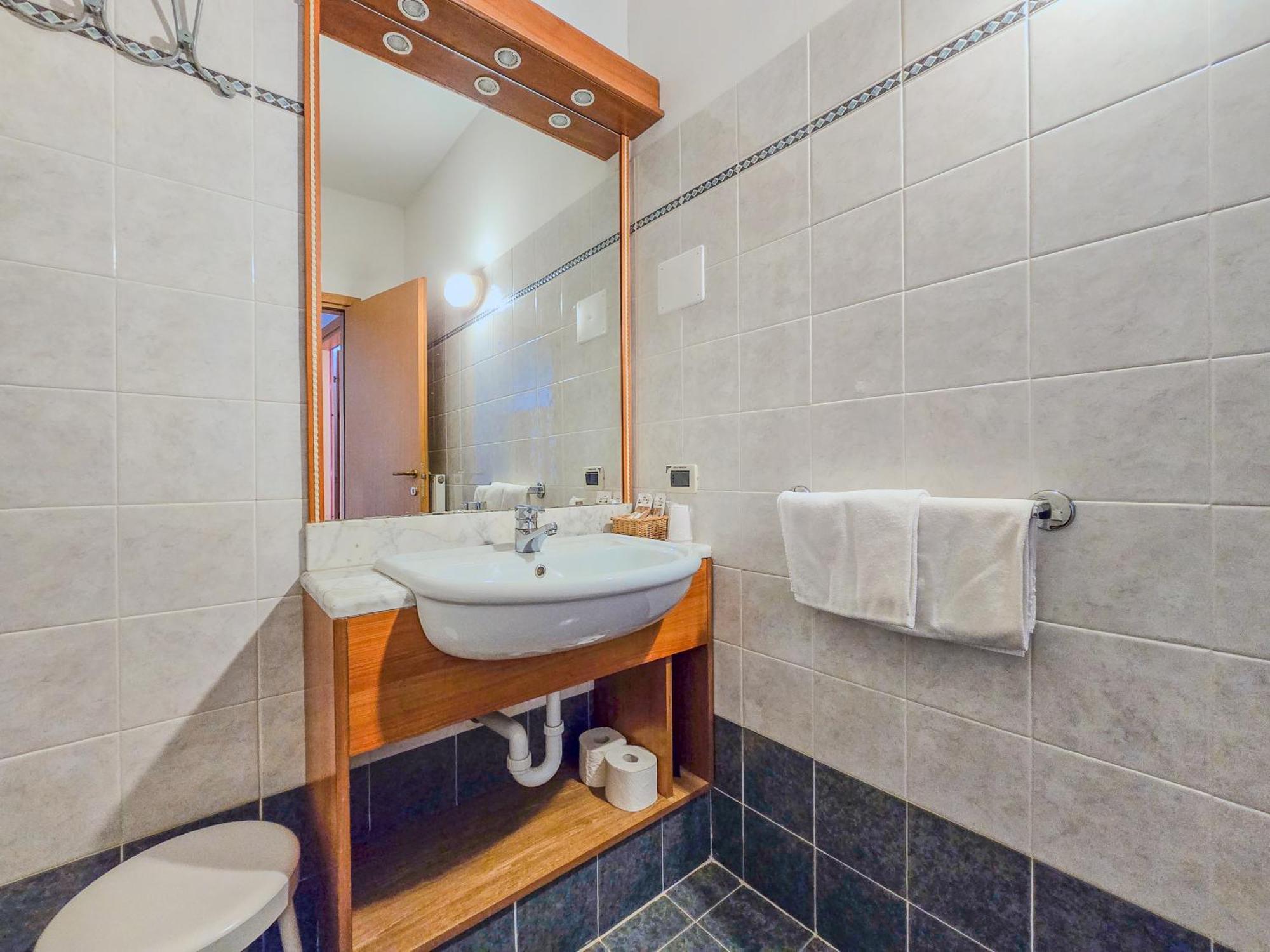 Aparthotel Englovacanze Riva del Garda Esterno foto
