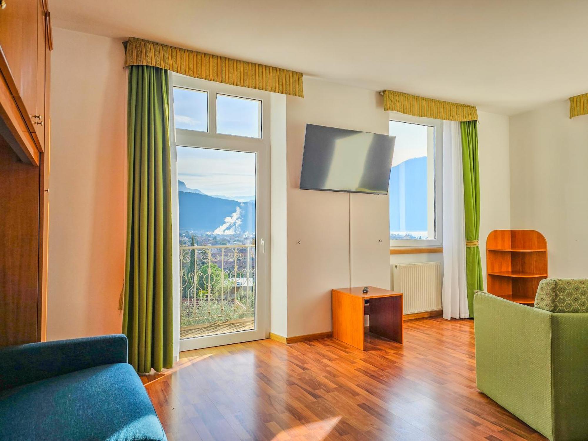 Aparthotel Englovacanze Riva del Garda Esterno foto