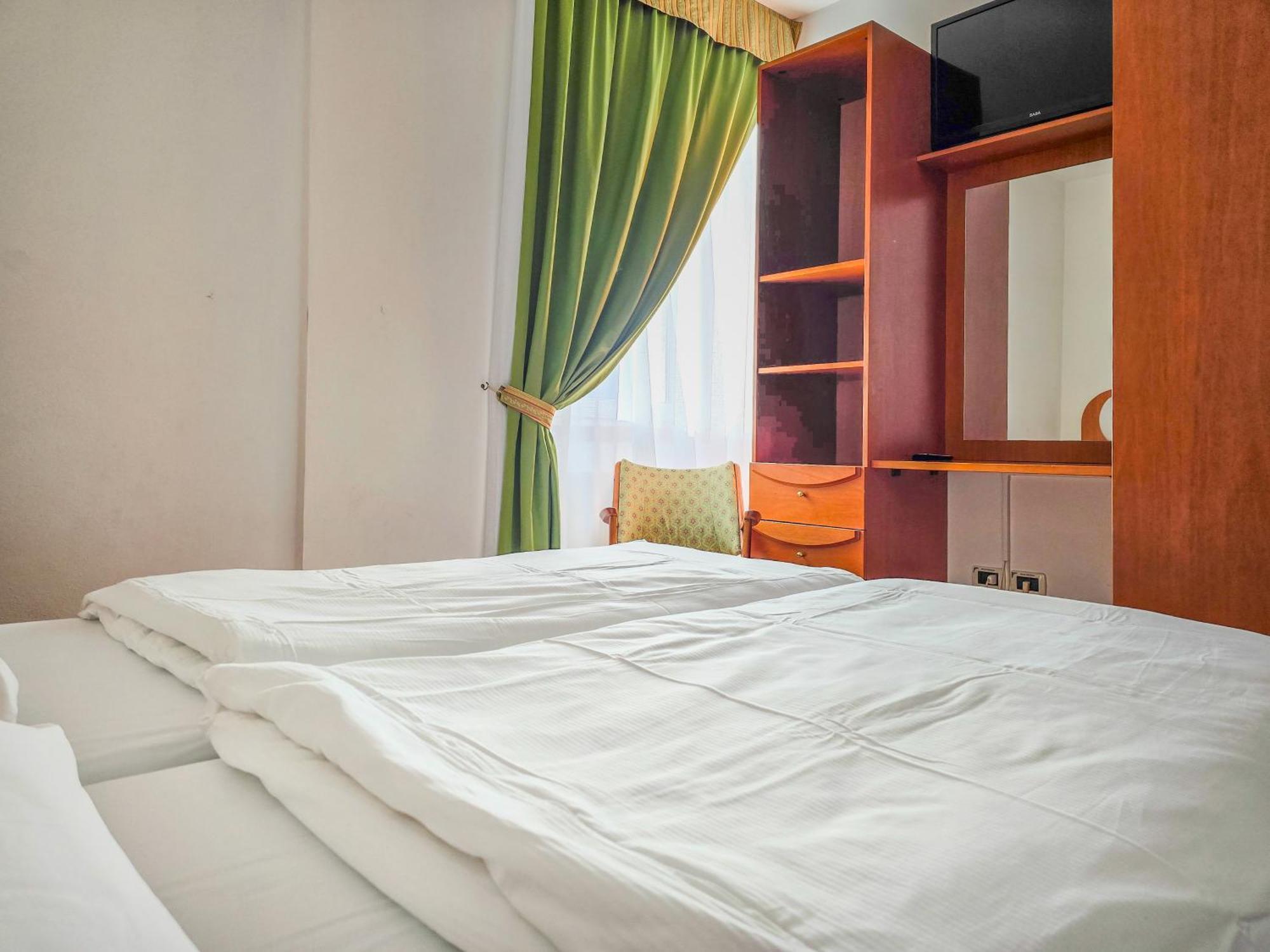 Aparthotel Englovacanze Riva del Garda Esterno foto