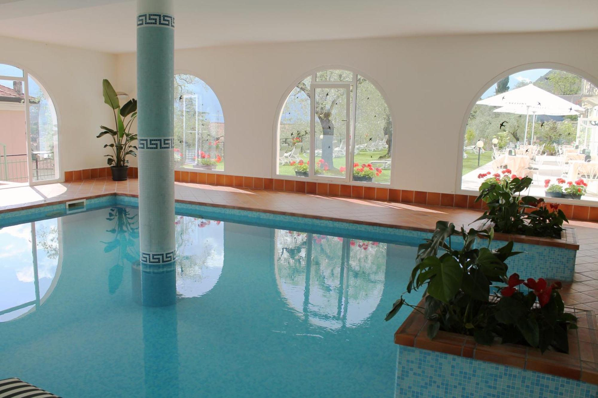 Aparthotel Englovacanze Riva del Garda Esterno foto
