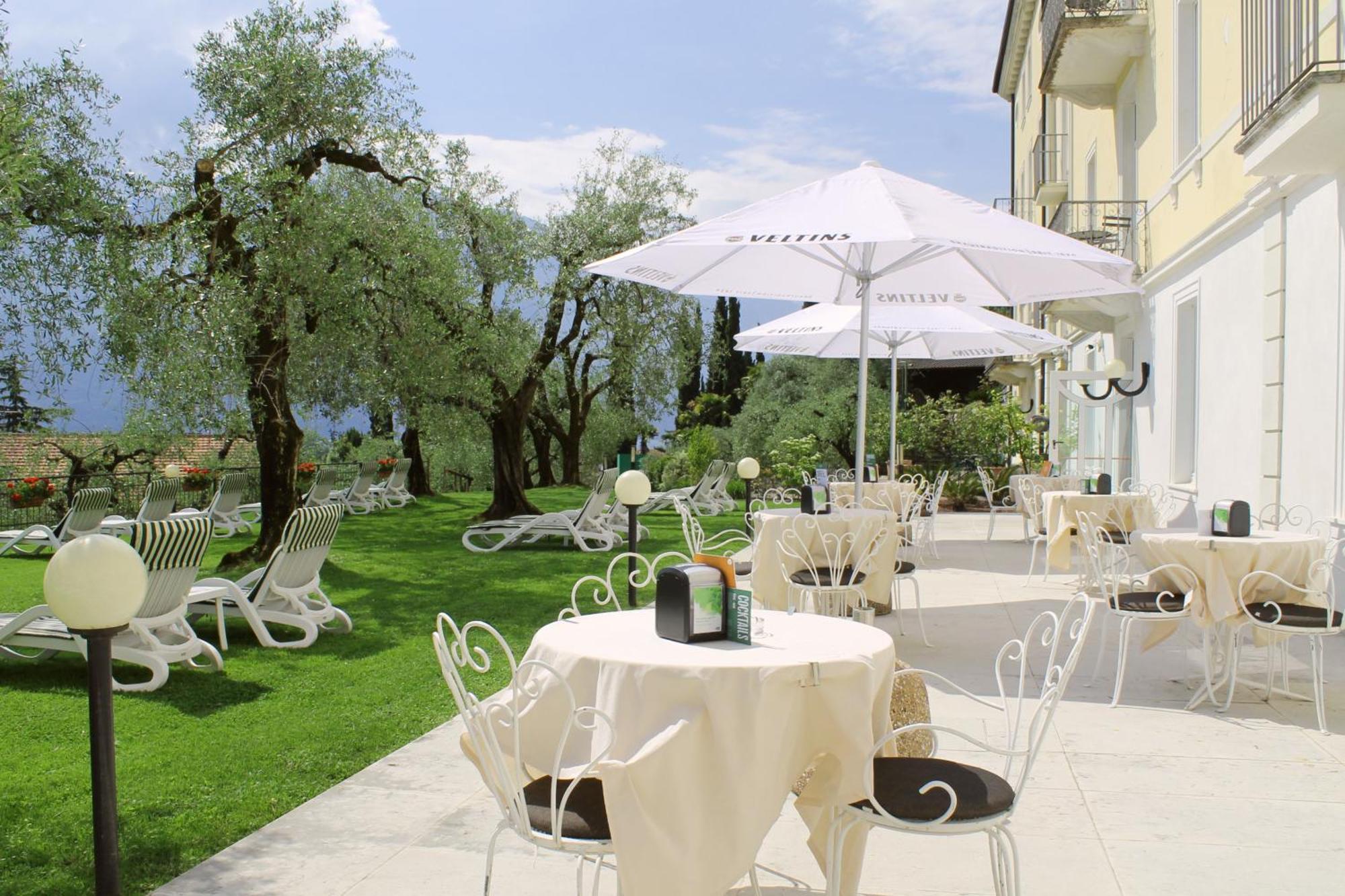 Aparthotel Englovacanze Riva del Garda Esterno foto