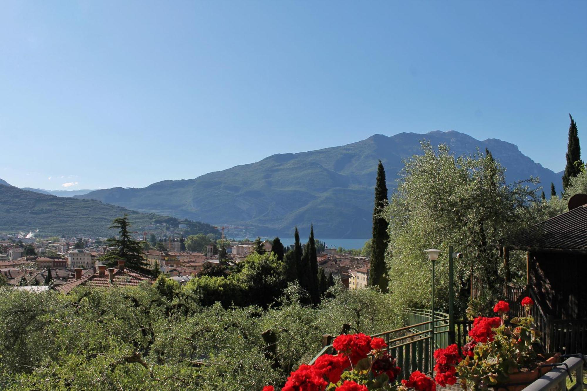 Aparthotel Englovacanze Riva del Garda Esterno foto