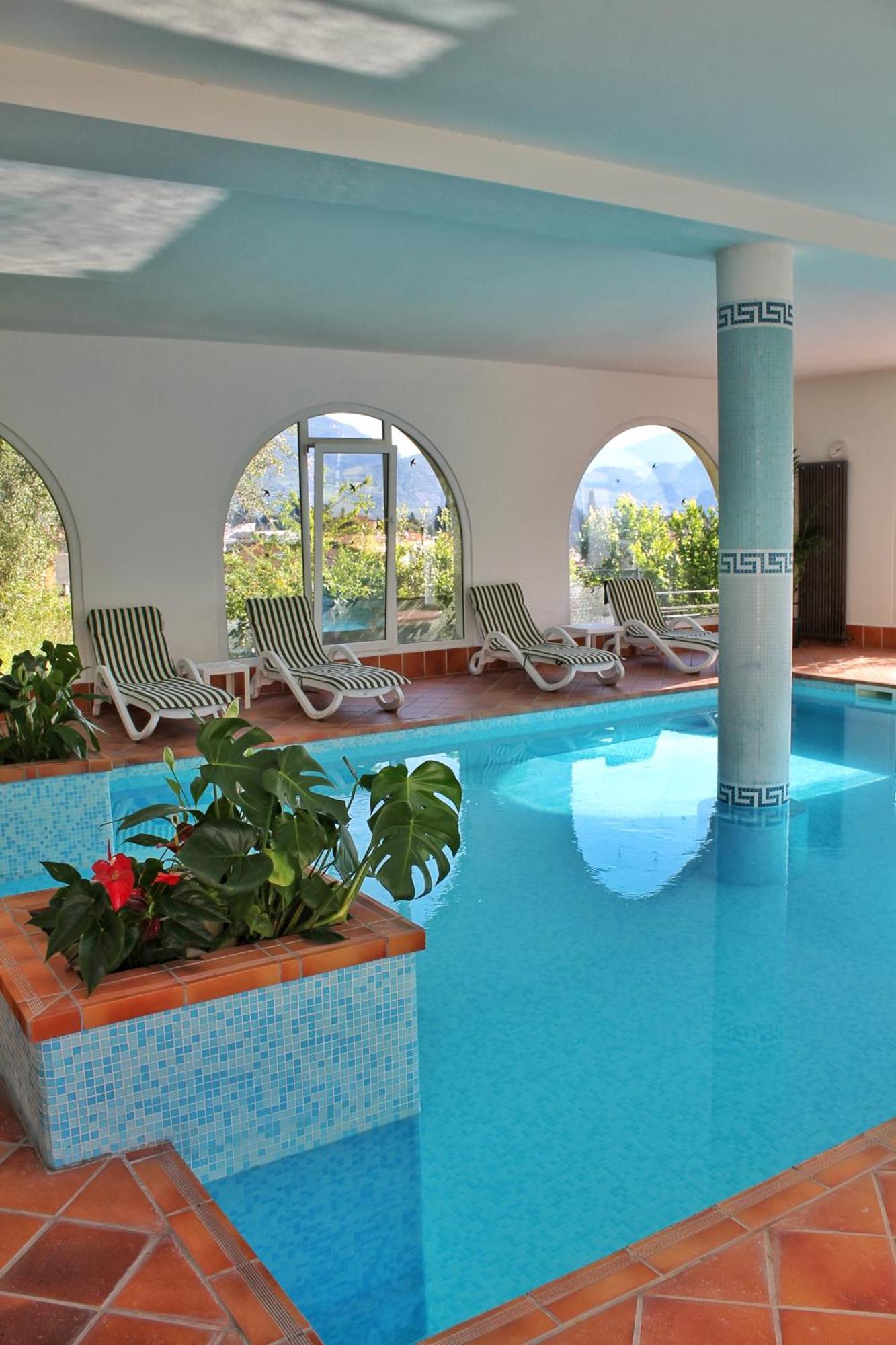 Aparthotel Englovacanze Riva del Garda Esterno foto