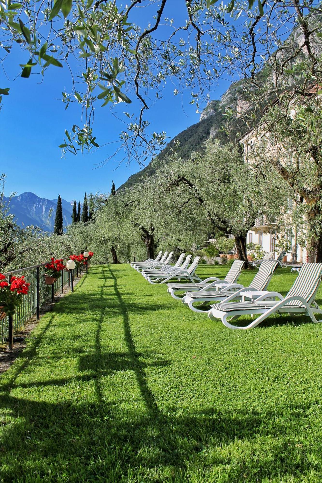 Aparthotel Englovacanze Riva del Garda Esterno foto