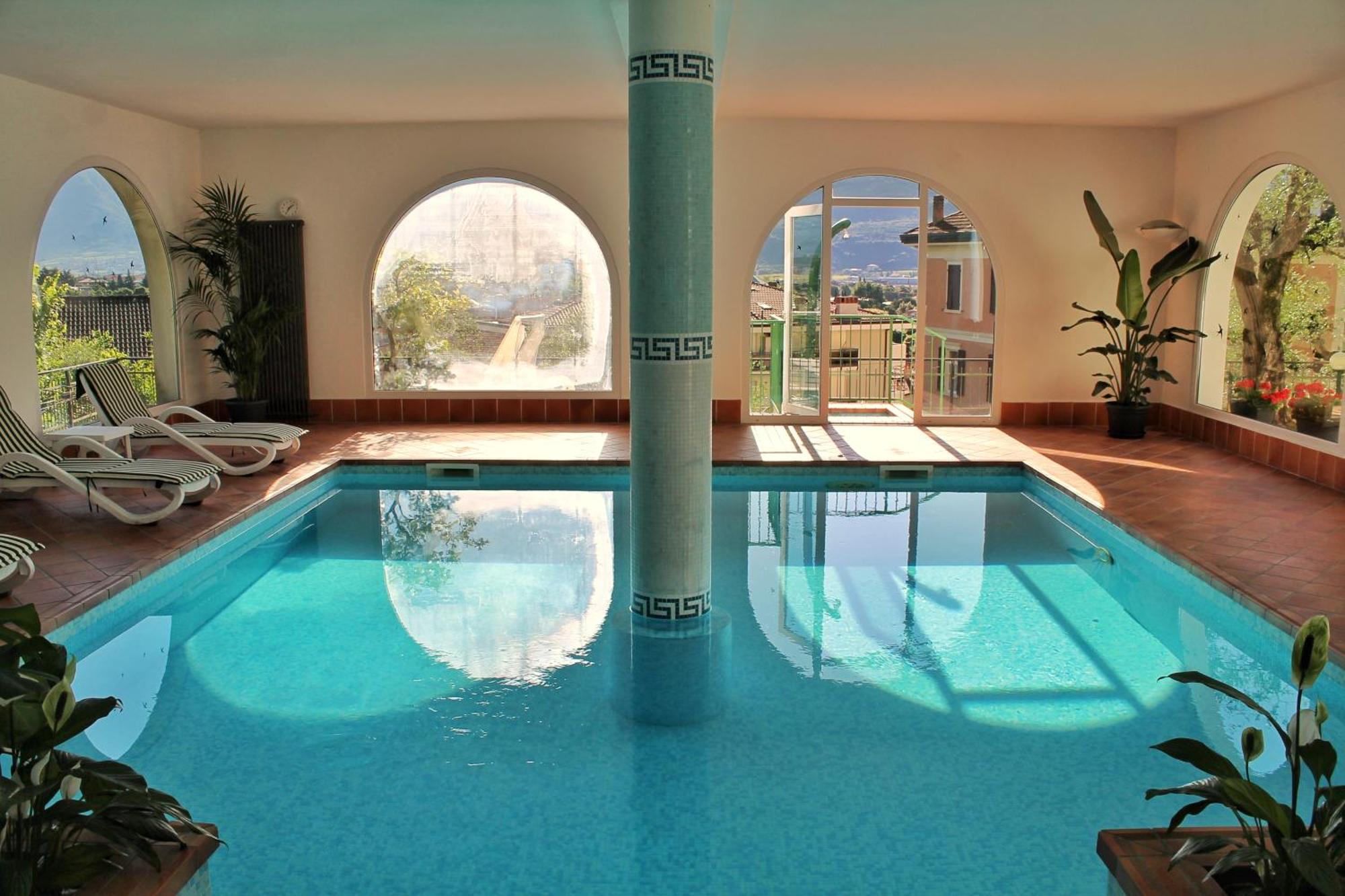 Aparthotel Englovacanze Riva del Garda Esterno foto