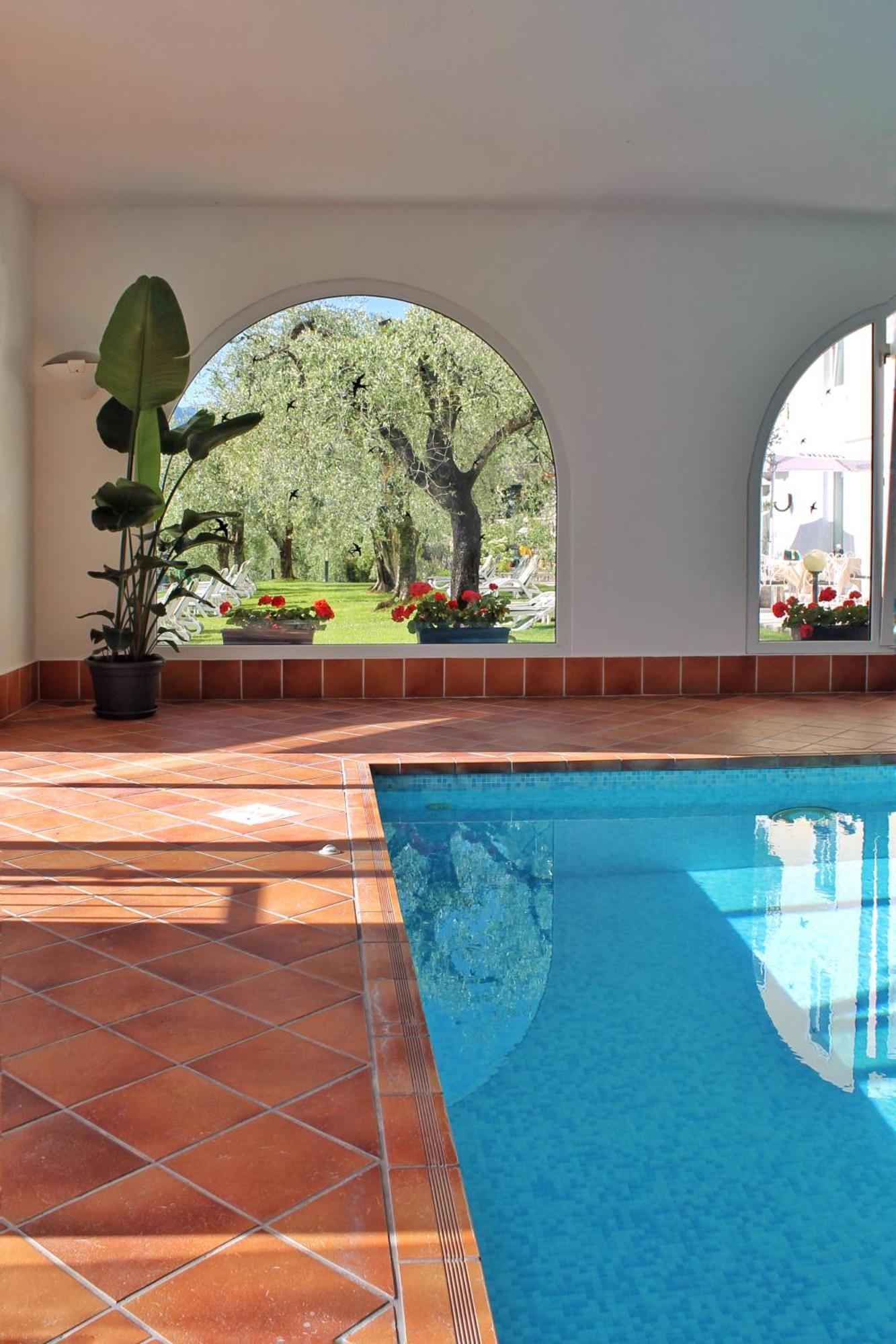 Aparthotel Englovacanze Riva del Garda Esterno foto