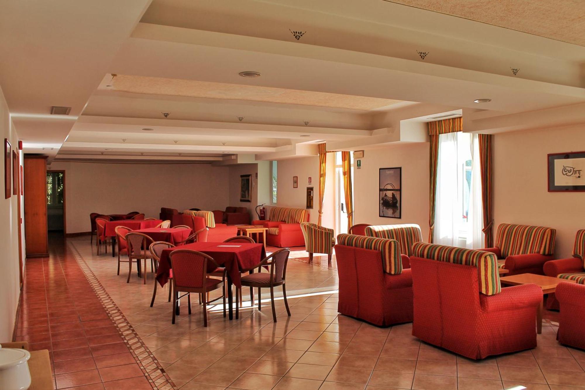 Aparthotel Englovacanze Riva del Garda Esterno foto
