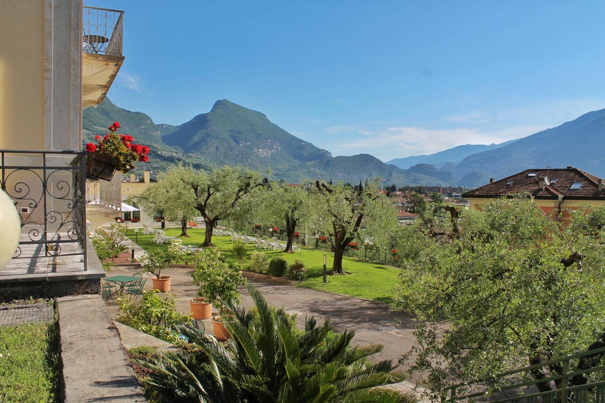 Aparthotel Englovacanze Riva del Garda Esterno foto